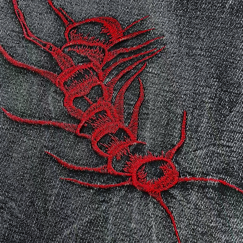 Jean brodé rouge à motifs d'épines, style industriel lourd européen et américain, pour hommes, noir délavé, pantalon de rue personnalisé.