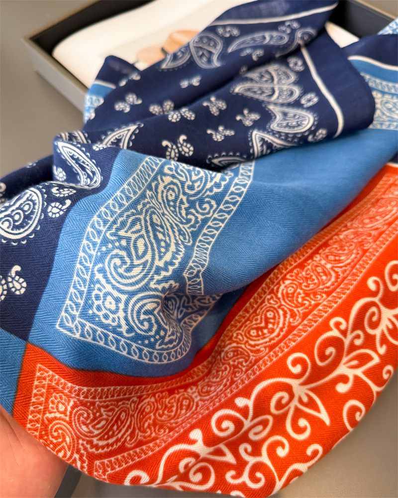 Écharpe carrée à imprimé Paisley pour femmes, en velours de coton, châle élégant, foulard, bandana, hijab pour dames