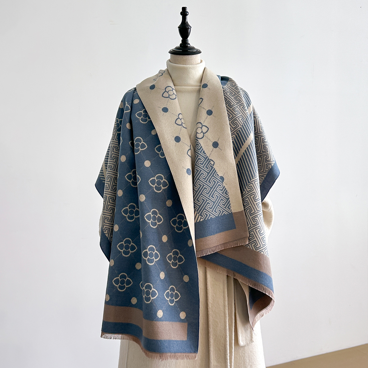 Châle d'hiver en cachemire de marque de luxe pour femmes, motif Allover Vintage imprimé avec des glands, enveloppe Pashmina et Bandana, 2025