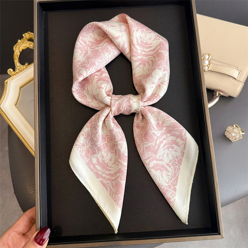Foulard carré imprimé floral en satin de soie doux et léger pour femme, idéal pour l'été, la plage, les vacances, comme accessoire pour le cou ou les cheveux