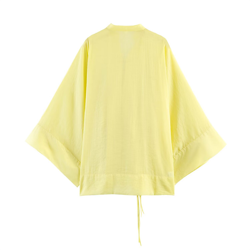 Chemisier Femme Été 2026 Nouvelle Collection Jaune Manches Longues avec Boutons Décoratifs Coupe Ample Idéal Plage et Vacances Élégance et Raffinement