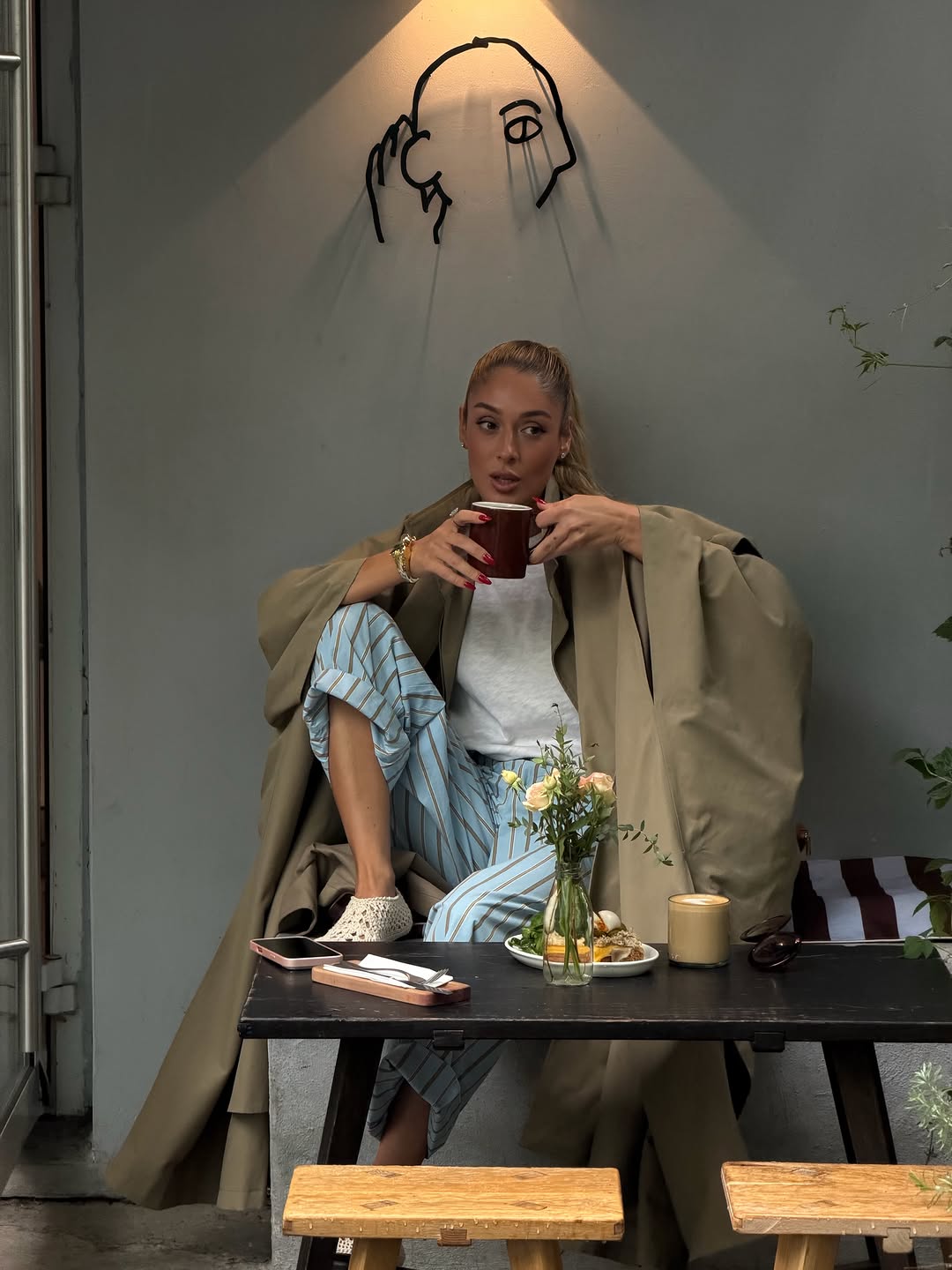 Manteaux longs kaki à col montant, design cape, bouton unique, manches chauve-souris élégantes, fente latérale, vêtements d'extérieur vintage, vestes automne 2026.