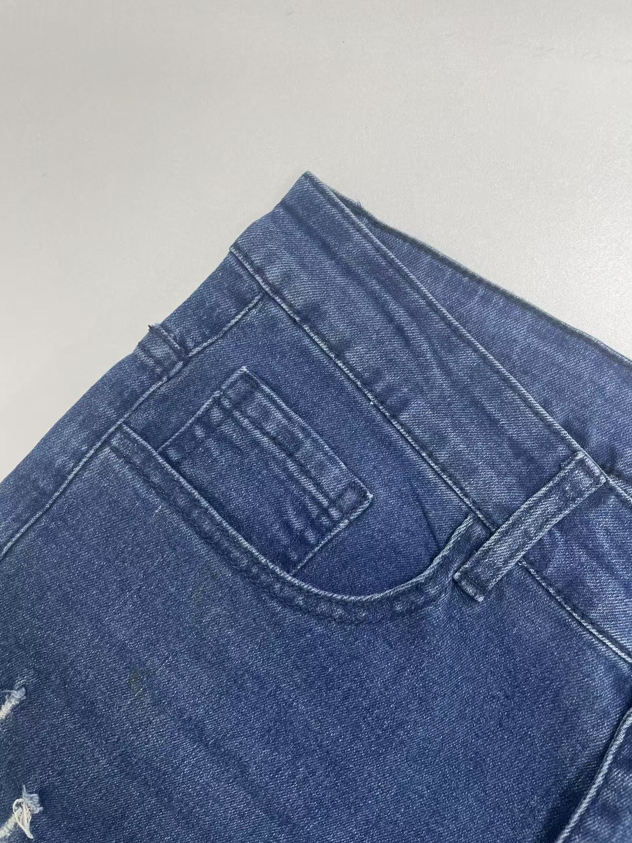 Jeans en denim stretch slim pour homme avec détails déchirés et surpiqûres contrastées, pantalon décontracté streetwear tendance pour le quotidien