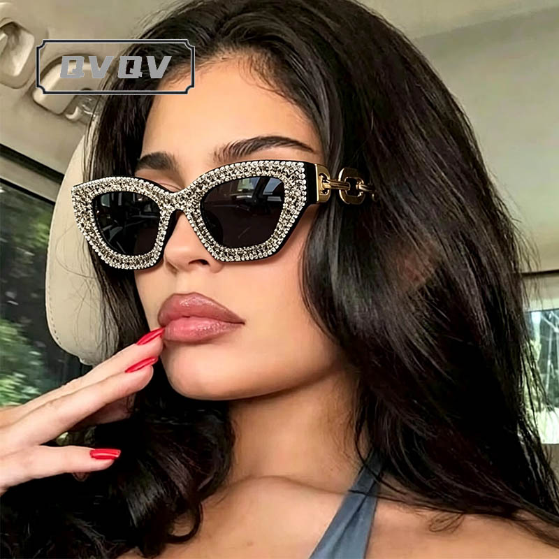 Lunettes de soleil œil de chat pour femmes avec chaîne dorée, design de marque de luxe, verres effet diamant brisé, tendance pour les soirées et la conduite