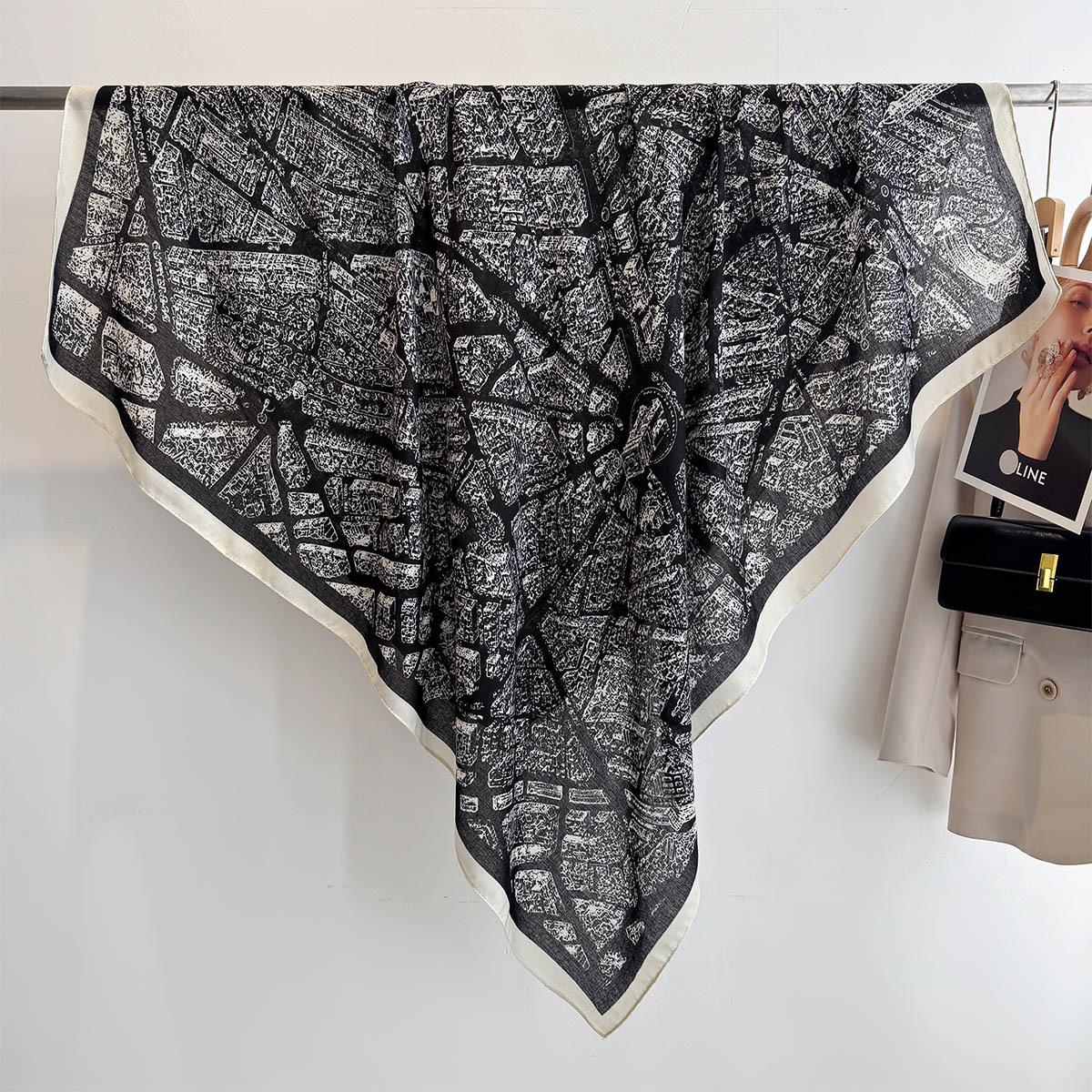 Grand foulard carré de 130 cm pour femme, imprimé de luxe, châle rétro, écharpe chaude élégante, hijab, paréo de plage, foulard de tête
