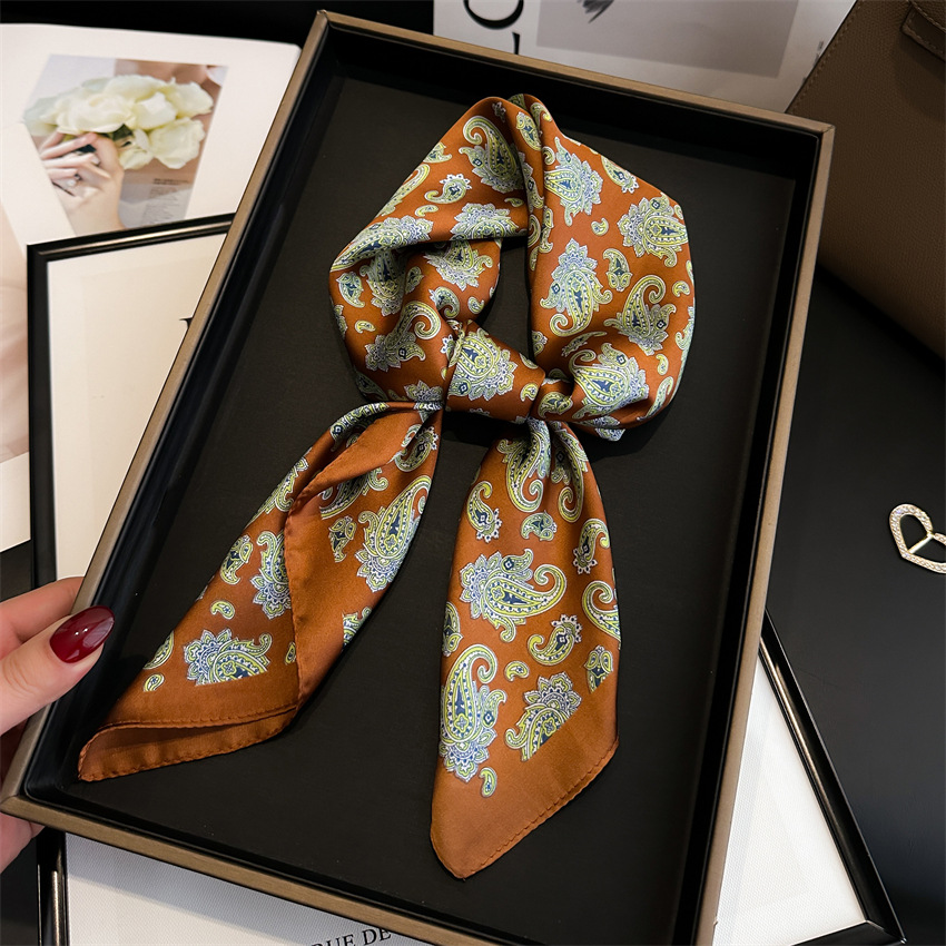 Foulard carré imprimé Paisley, Bandana en Satin doux, Vintage, coupe-vent, châle enveloppant, Imitation soie, serviette de plage de voyage, nouvelle collection 2025