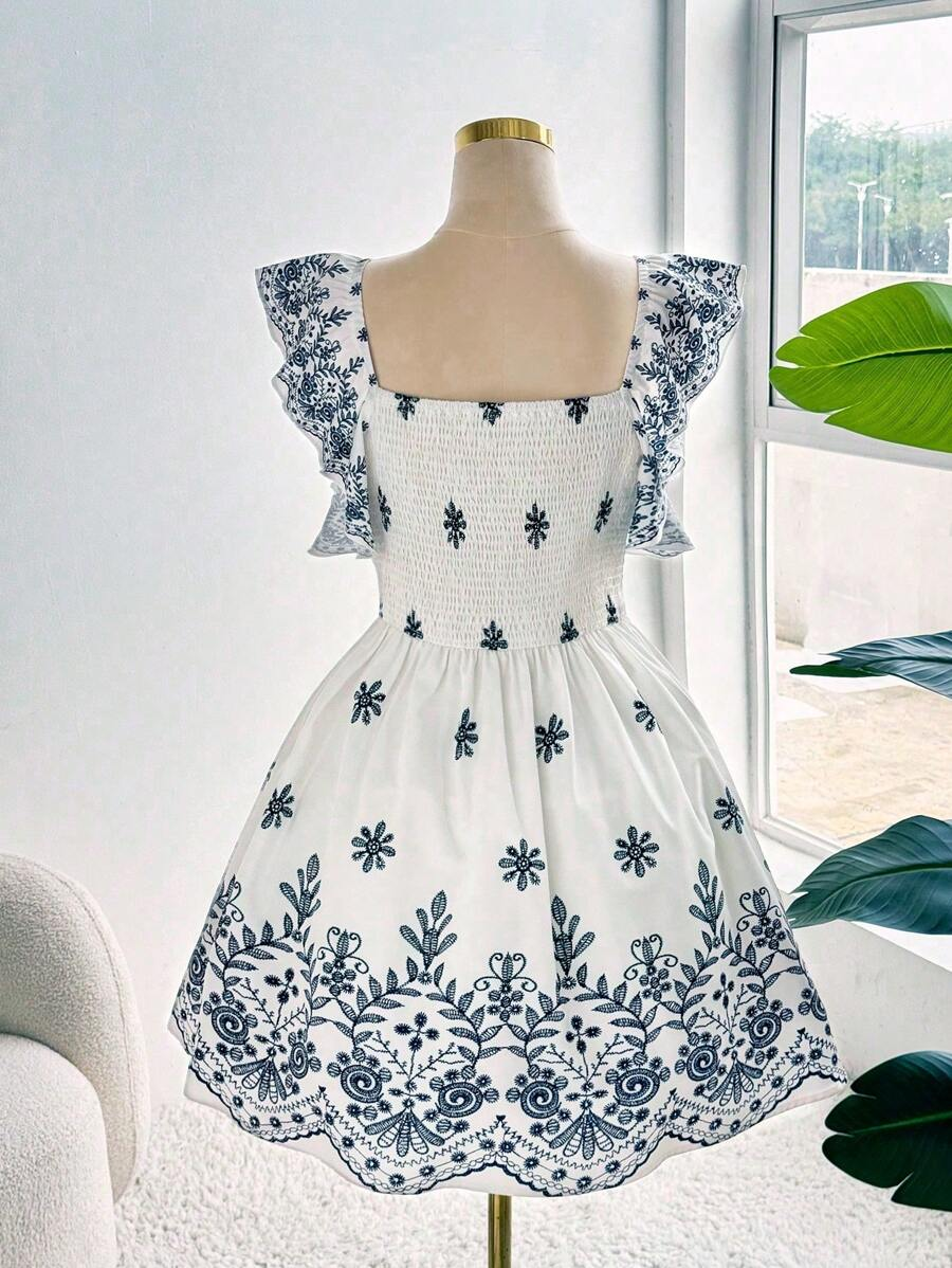 Robe élégante grande taille, imprimé ethnique tendance, design drapé raffiné et sophistiqué