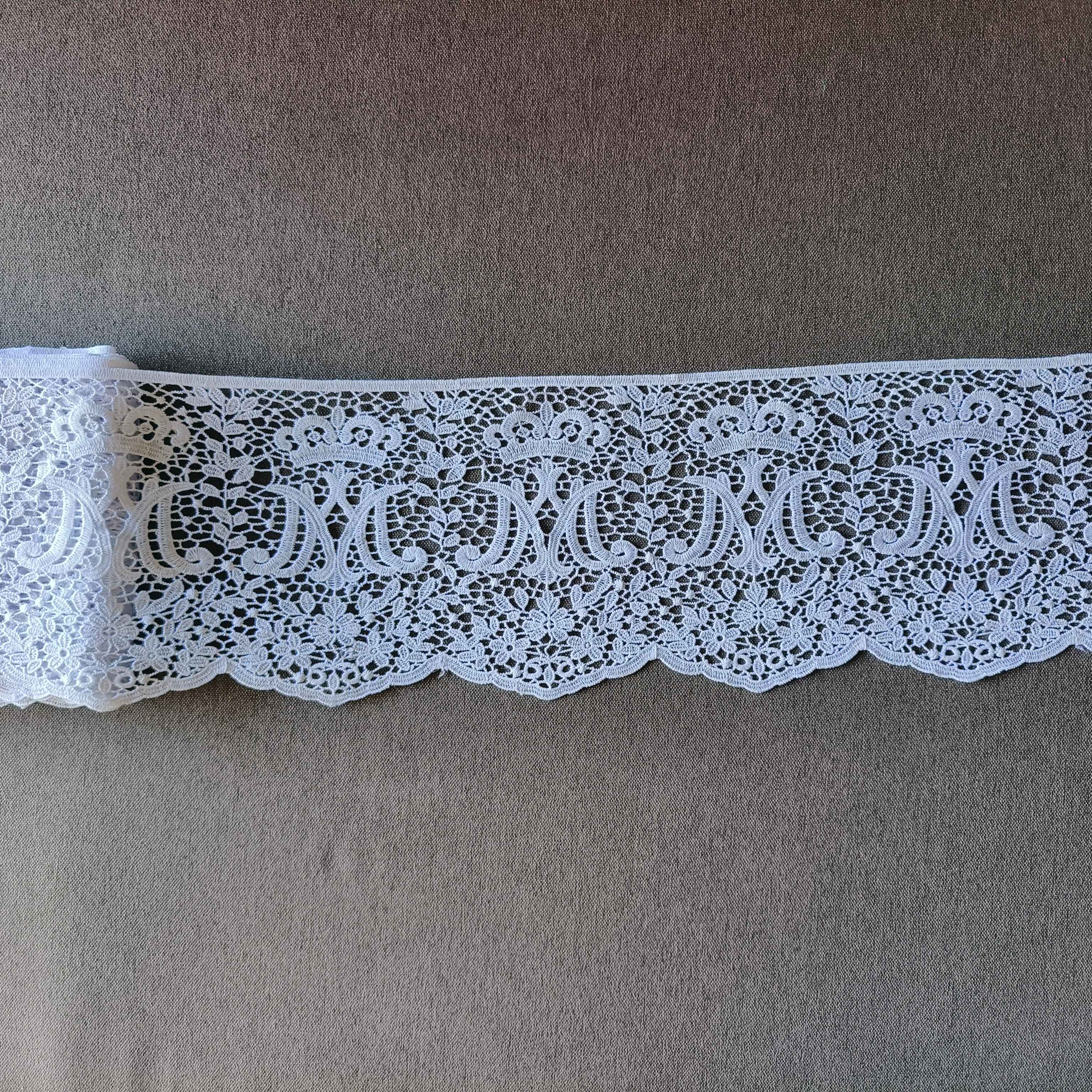 Dentelle de 18,2 cm de large, blanche, brodée de motifs de couronne de fleurs, pour la décoration de robes de mariée, 8 yards.