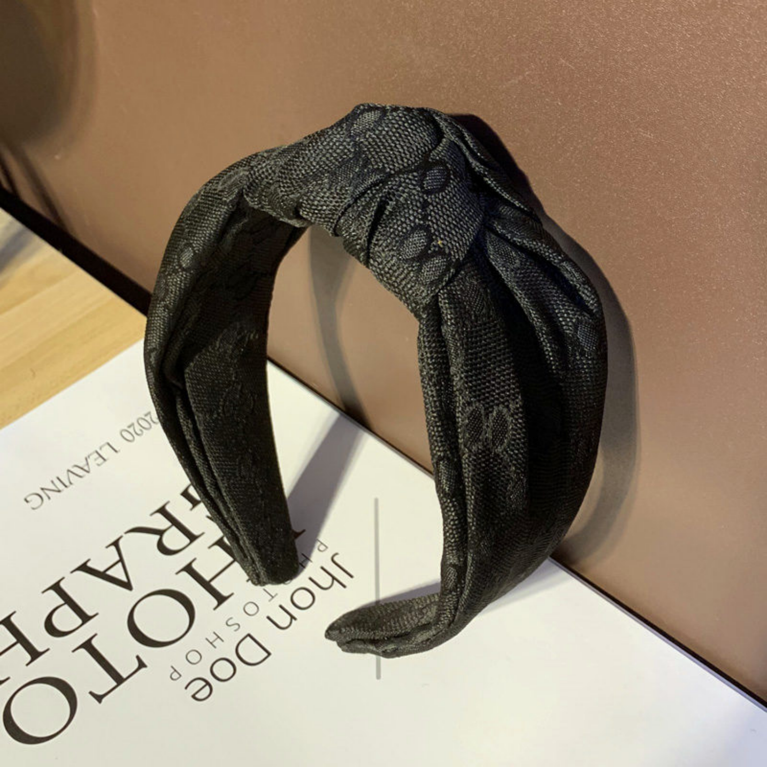Nouveau Bandeau Femme 2026 en Tissu Noué, Bandeau Tendance et de Haute Qualité, Pince à Cheveux Luxueuse et Polyvalente