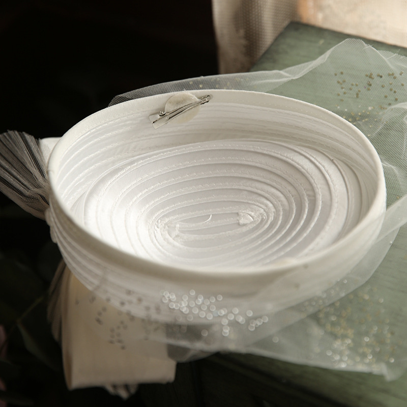 Chapeau blanc élégant pour Banquet de mariée, avec nœud supérieur, pour fête de thé, voile en dentelle, pilulier, casquette pour femmes, célébrité