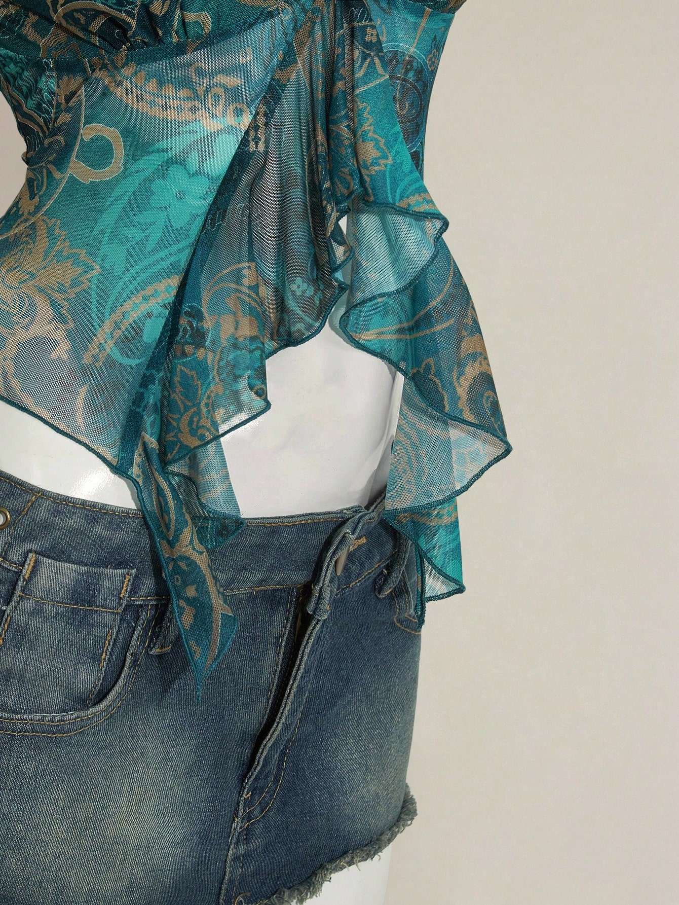 Haut court asymétrique en maille transparente à col en V sexy pour femme, avec ourlet plissé et dos nu, coupe ajustée décontractée, motif cachemire, été 2026