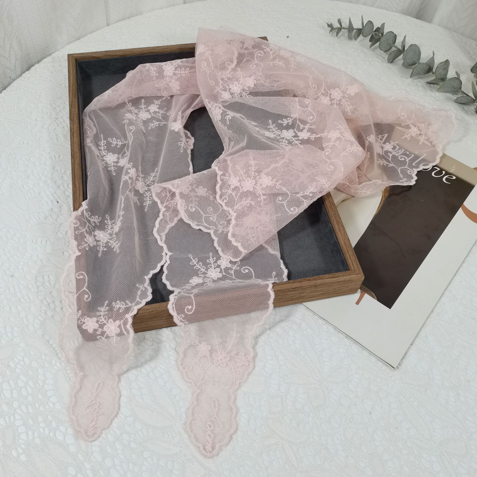 Foulard en soie brodé en dentelle pour femmes, col Long, Triangle polyvalent, décoratif, Version coréenne, châle en fil littéraire