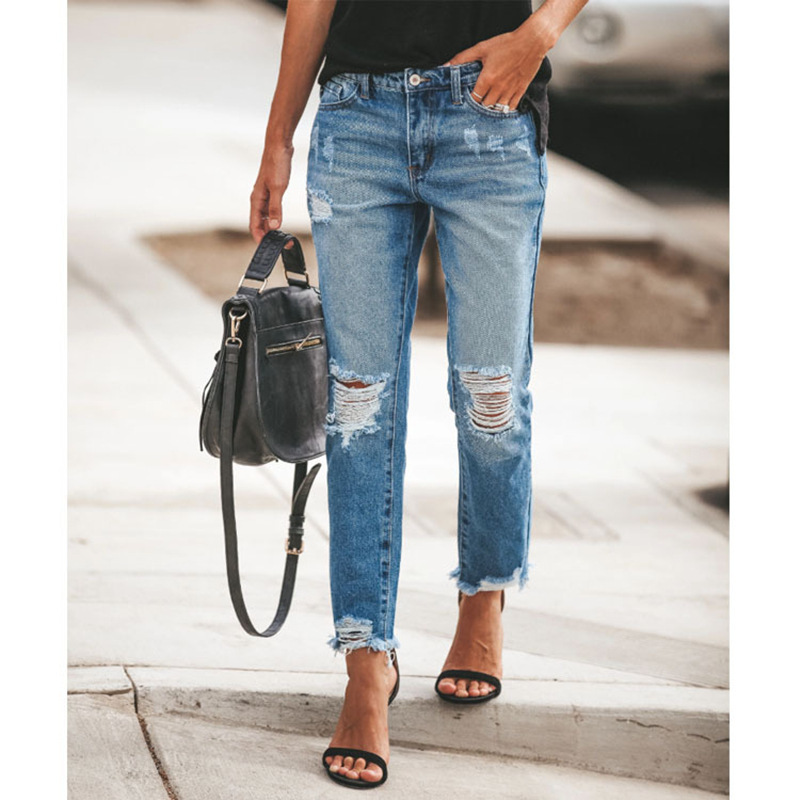 Jean droit déchiré délavé. Four Seasons Nouveaux jeans à la mode, personnalisés, décontractés et confortables de 9 pouces pour dames