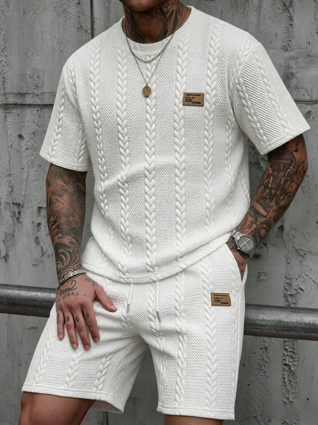 Ensemble deux pièces pour homme à manches courtes : T-shirt à col rond à texture torsadée et short décontracté à cordon de serrage, tenue d'été pour homme.