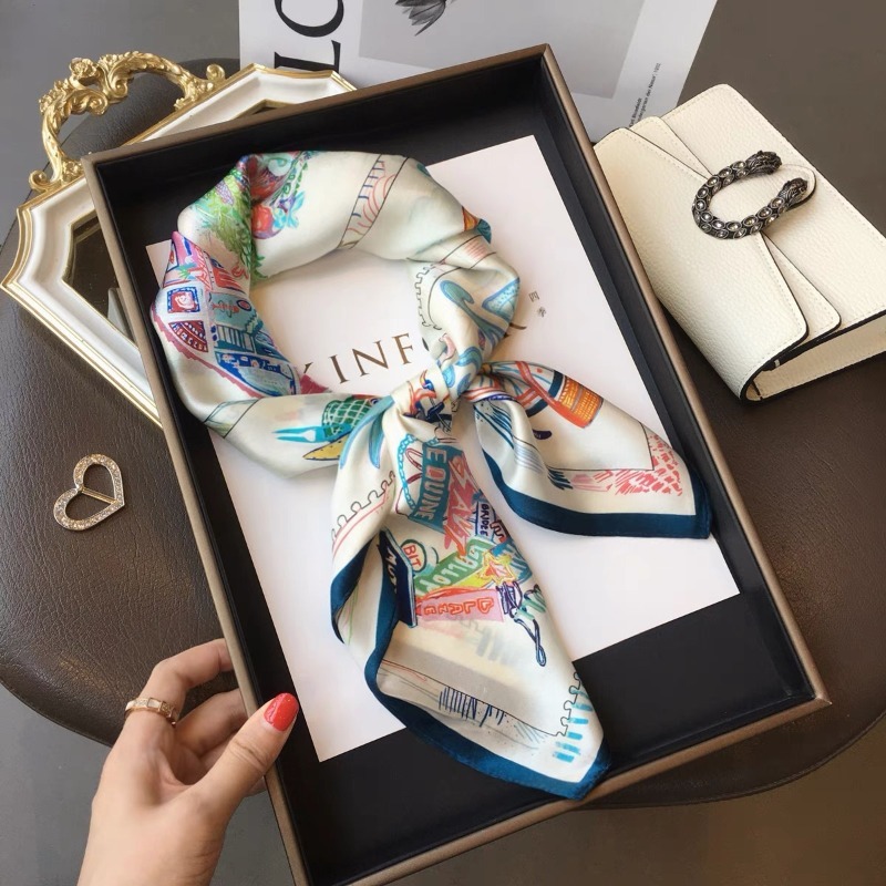Foulard carré 100% Soie de Mûrier à Imprimé Cheval, Bandana, Écharpe de Cou, Accessoire de Sac, Foulard de Mode pour Femme