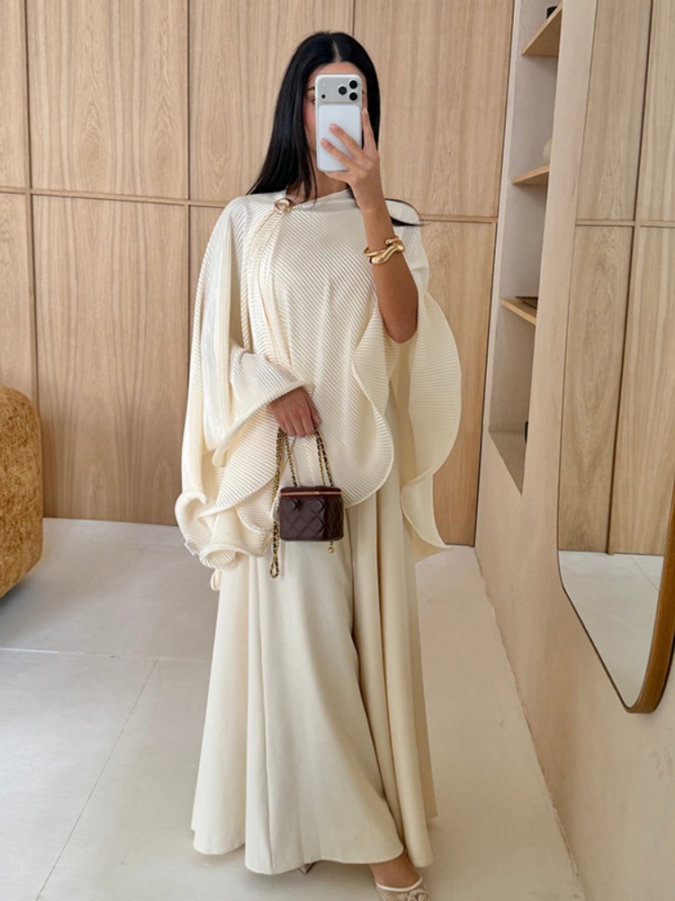 Ensemble Abaya élégant et luxueux blanc crème avec cape ample, haut et jupe longue pour femme musulmane, tenue formelle modeste pour l'Aïd, soirée, fête ou rendez-vous