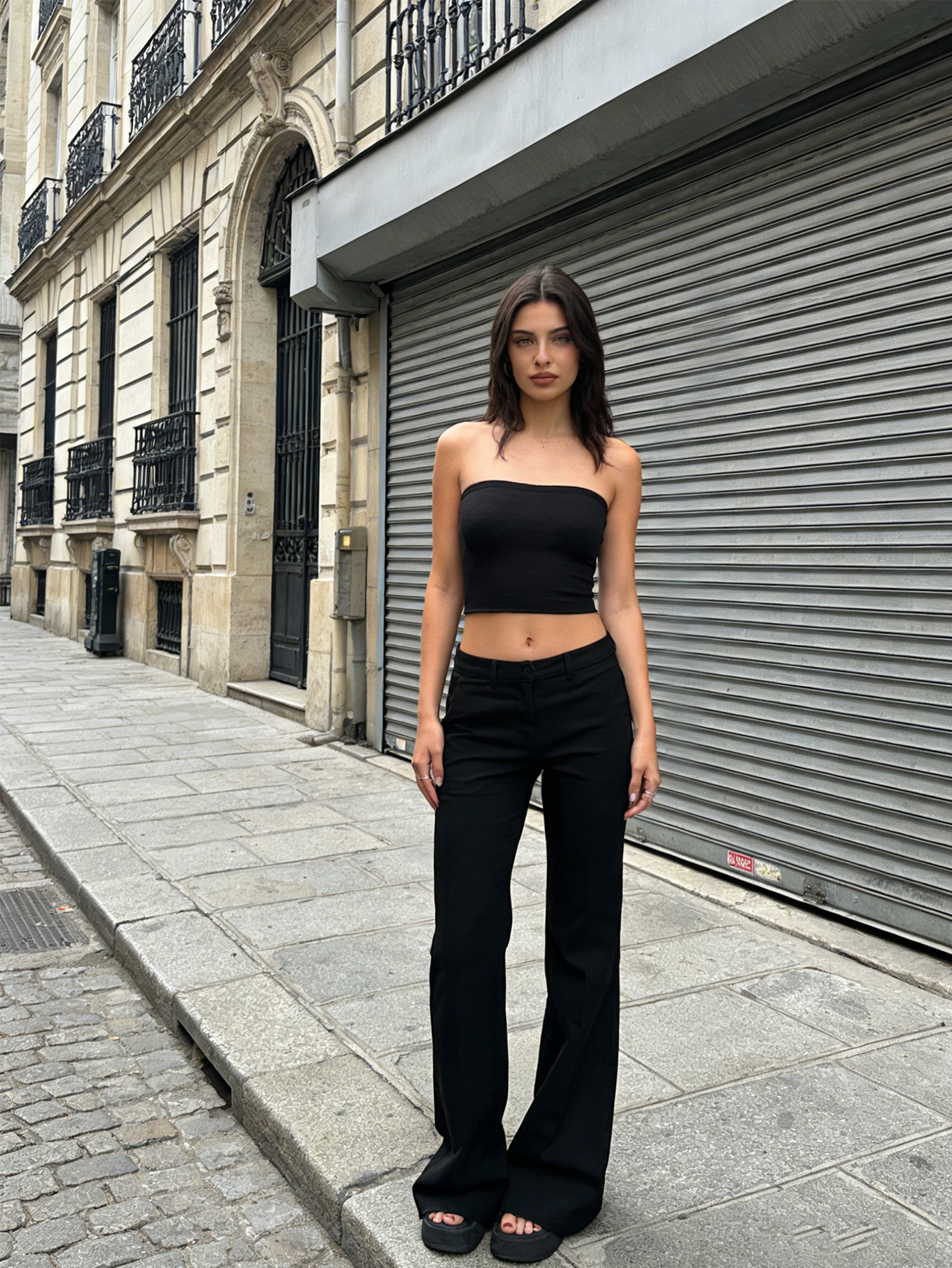 Haut halter sans bretelles à double couche pour femme, sans manches et décolleté plongeant en V, un haut d'été sexy à manches courtes.