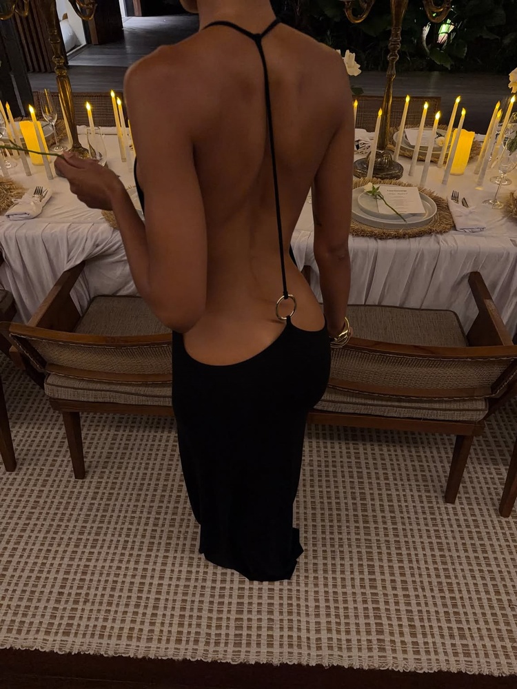 Robe longue moulante dos nu pour femme Tossy, avec bretelles spaghetti et anneau doré, idéale pour les soirées et la plage en été