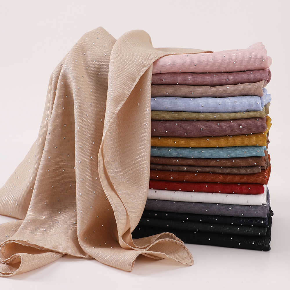Nouveau musulman en mousseline de soie carré Hijab Premium strass écharpe malaisie châle plaine musulman enveloppes doux Turban bandeau châle fournisseur