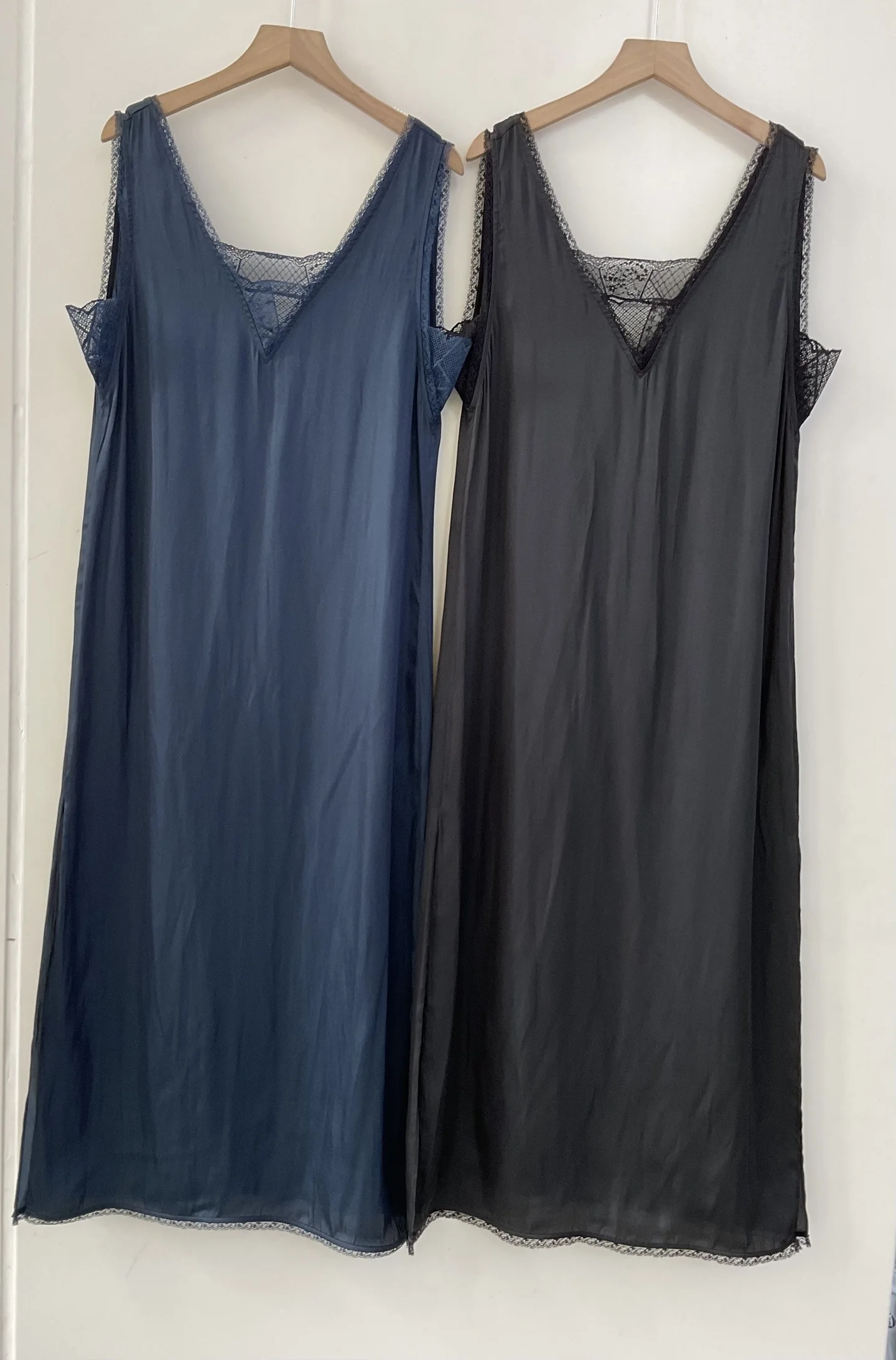 Robe mi-longue en Satin et dentelle pour femmes, 100% Viscose, épissé, col en v, dos nu, fente latérale, pour femmes