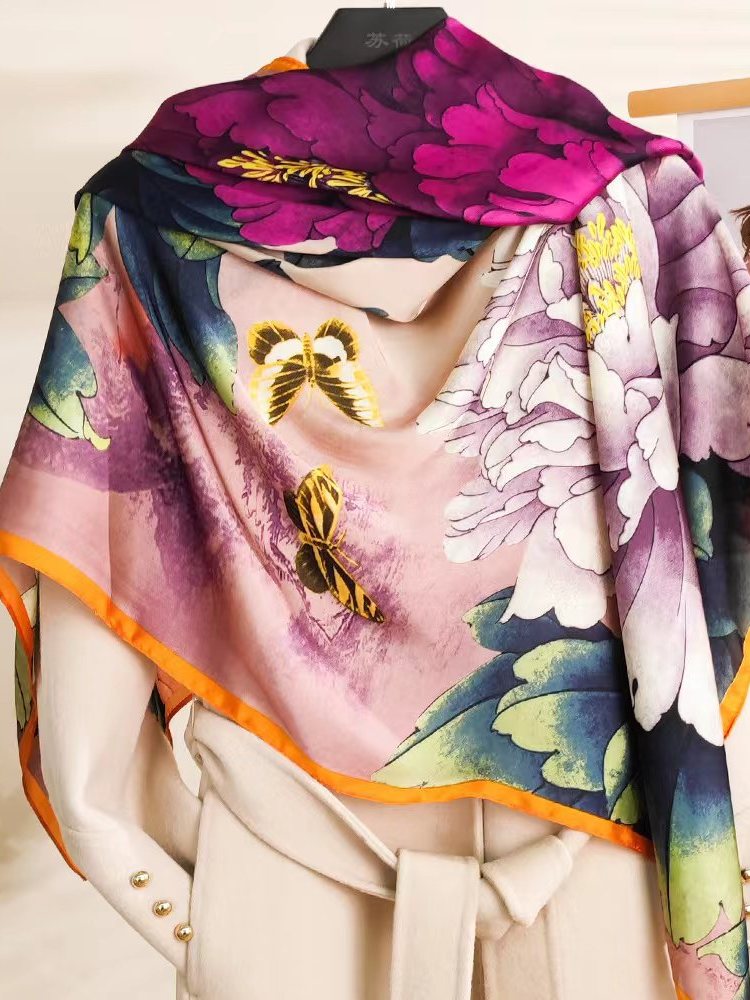 Grand foulard carré 110*110cm beau brocart printemps et automne Version coréenne polyvalent Satin carré écharpe femme foulard en soie