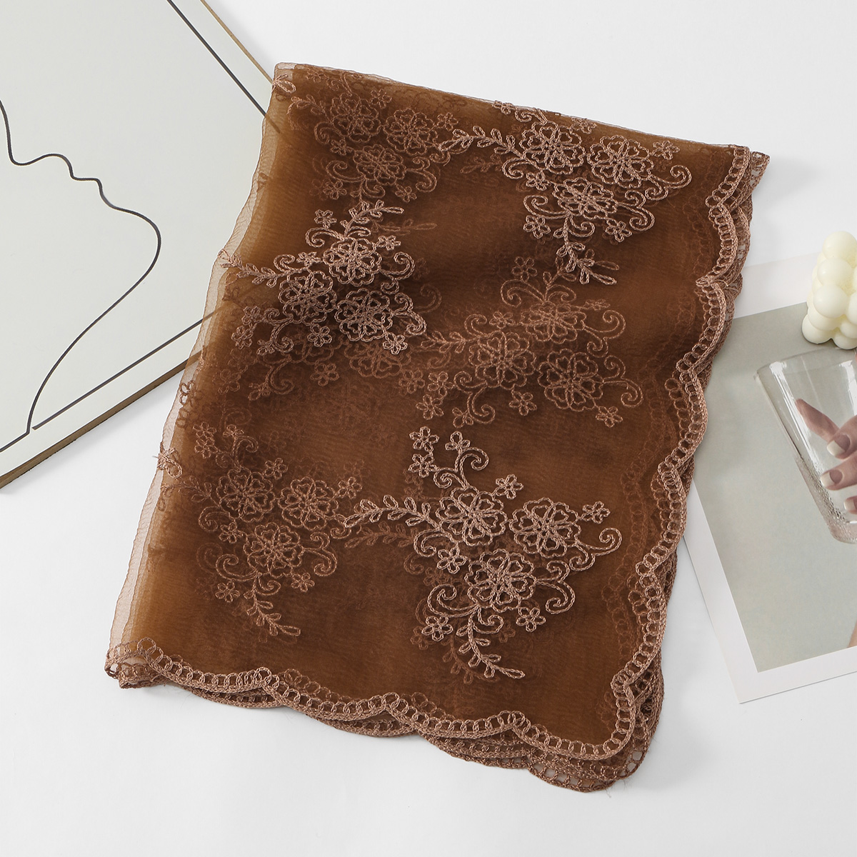 Foulard Élégant en Dentelle pour Femme, Broderie Creuse, Bandana Rétro Polyvalent, Châle Décoratif d'Été, Écharpe à Main pour Cheveux
