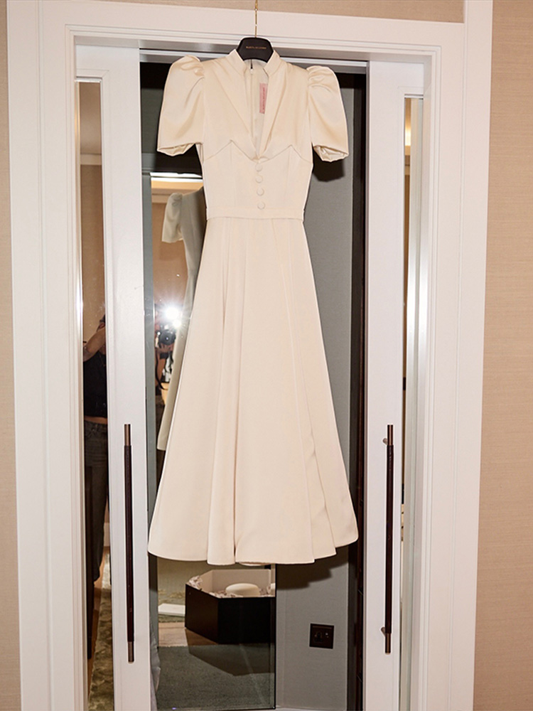 Robe longue élégante en satin pour femmes, manches courtes bouffantes, col en V, décorations de boutons, taille haute, plissée, robe de soirée pour invitées de mariage 2026