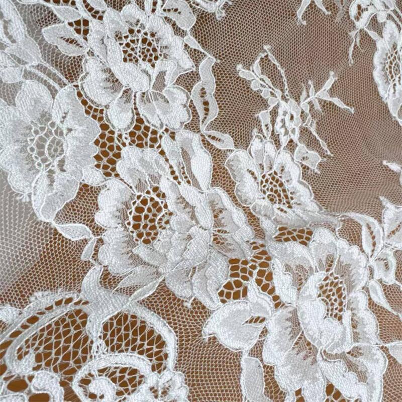 Tissu en dentelle pour cils, robe de mariée, nappe, accessoires de rideaux, blanc. Tissu en dentelle française de haute qualité à fleurs douces.