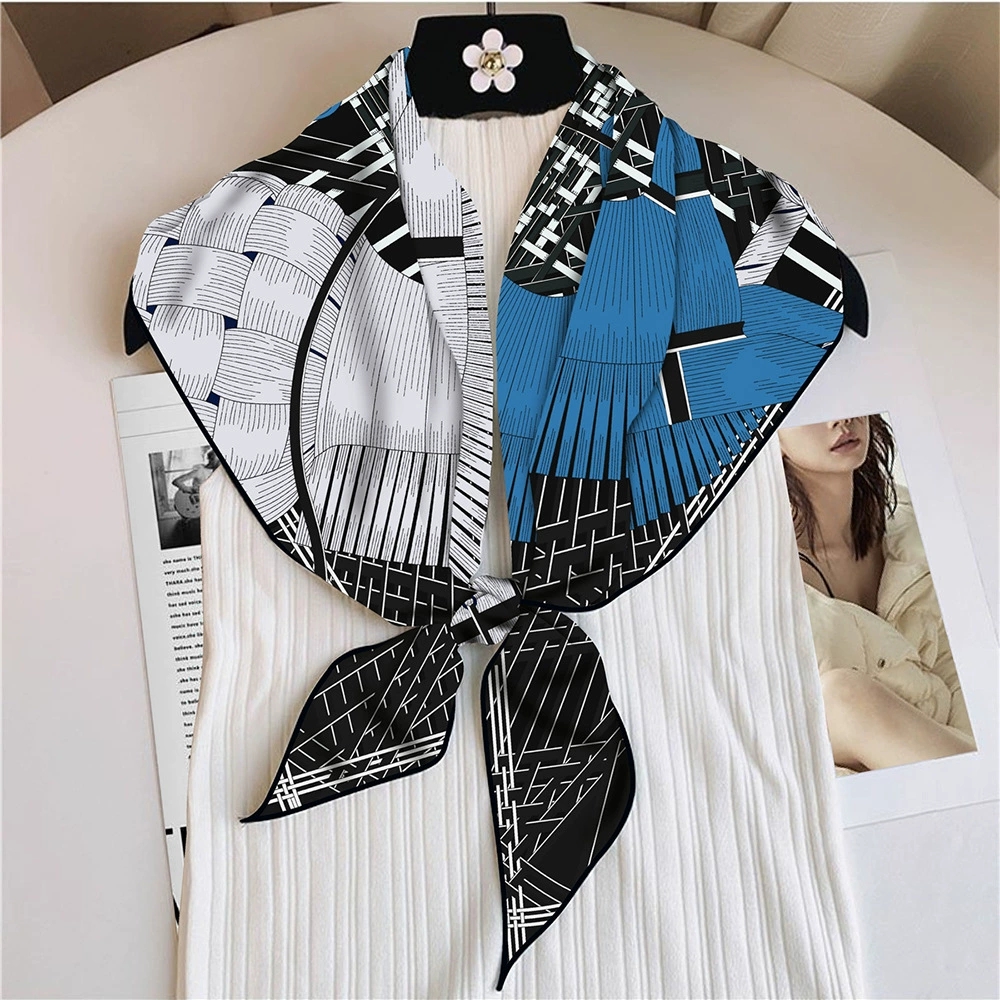 Triangle européen sergé écharpe châle Hijabs luxe Double têtes de cheval impression Bandana Foulard foulard pour dames