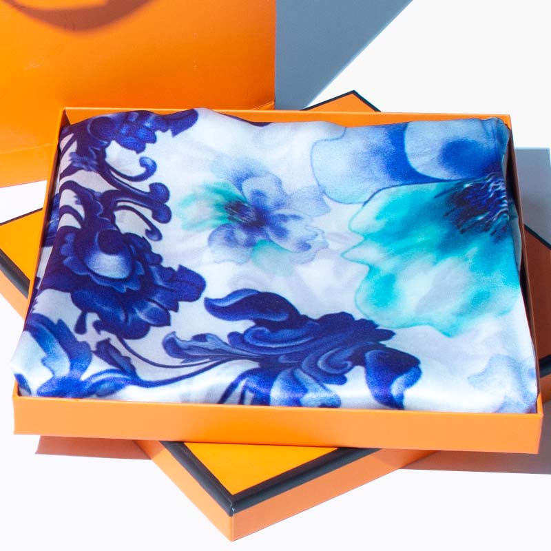 Écharpe de luxe 100 % soie de mûrier, motif floral chinoiserie, bord roulé à la main, châle d'été respirant