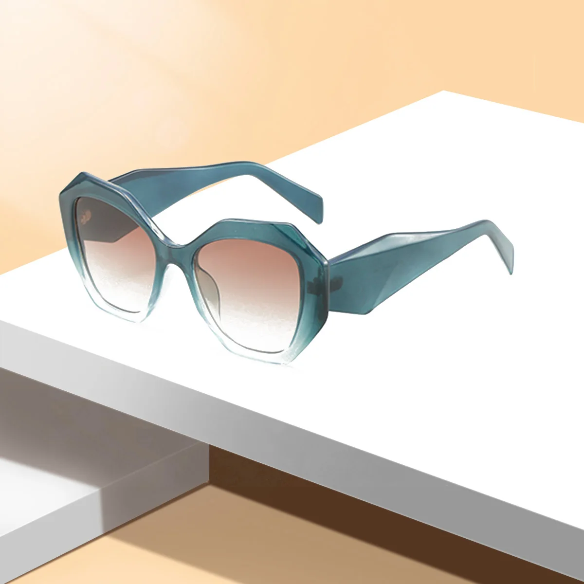 Lunettes de forme géométrique pour femmes, verres colorés, angle à double faisceau, grande taille, lunettes décoratives à la mode
