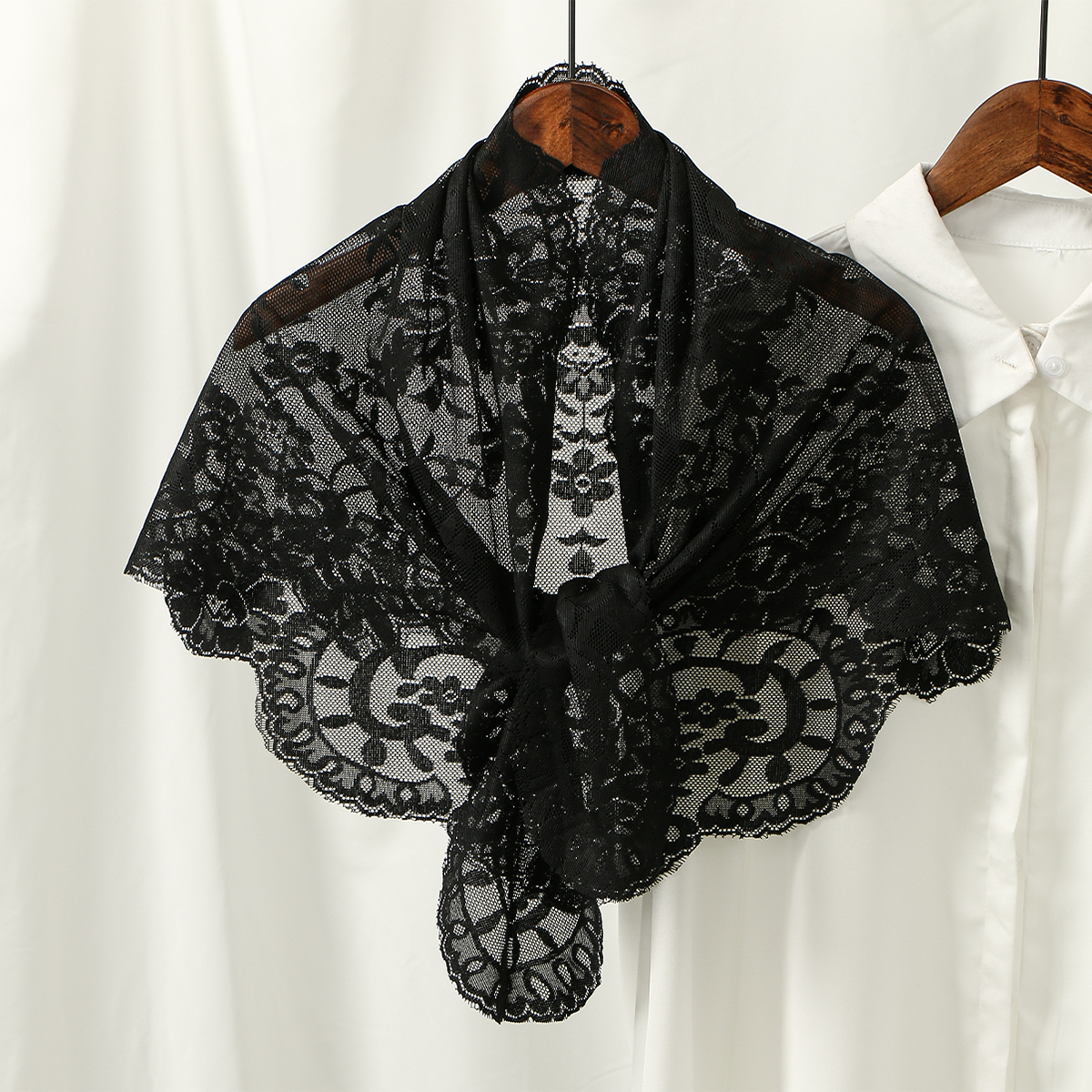 Châle brodé de fleurs pour femmes, écharpe triangulaire en dentelle unie, Hijab à la mode, ajouré, mouchoir pour cheveux fins et légers, Bandana