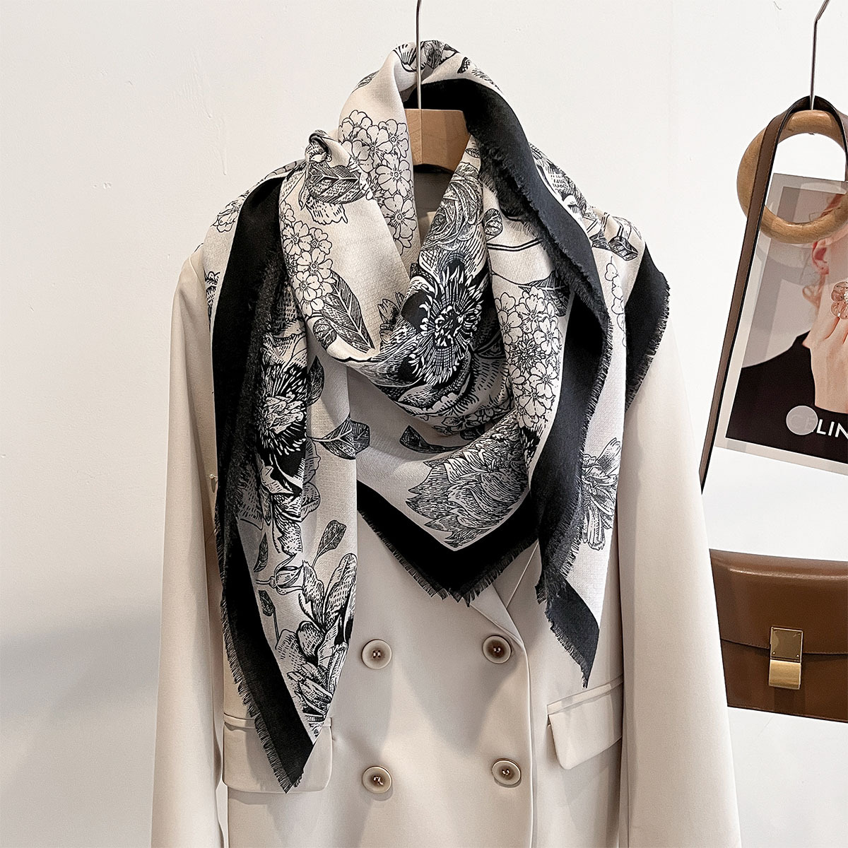 Écharpes de plage 130*130cm, grand châle pour femmes, foulard carré imprimé floral d'été, écharpes de luxe, bandanas, hijab élégant