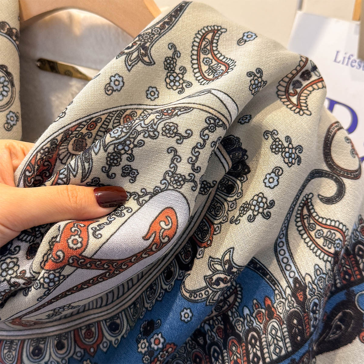 Écharpes de plage 130*130cm, grand châle pour femmes, écharpe carrée imprimée paisley de luxe, écharpes respirantes d'été, bandanas, hijab élégant