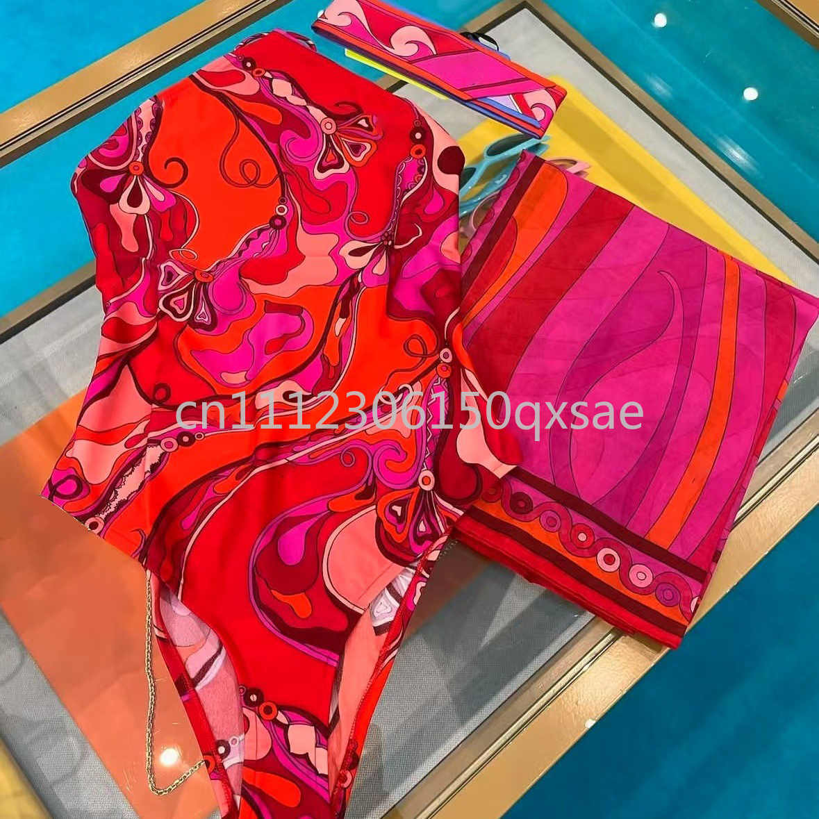 Maillots de bain de luxe pour femmes avec foulard rouge et logo signature, ensemble bikini sexy de marque de créateur, tenue de plage