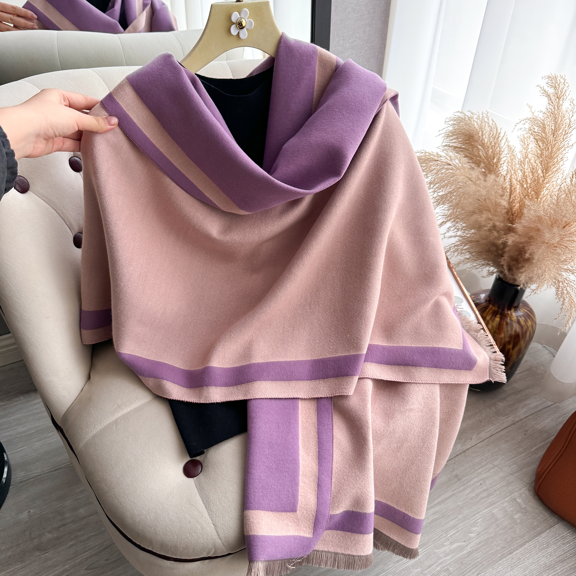 Châle réversible imitation cachemire, grande écharpe à bordure bicolore, écharpe douce et chaude à franges pour femmes, idéale pour l'automne et l'hiver au quotidien.