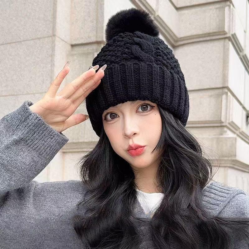 Bonnet en tricot torsadé doux pour femme, protection auditive chaude pour l'automne, avec pompon en fourrure, anti-froid, pour la neige