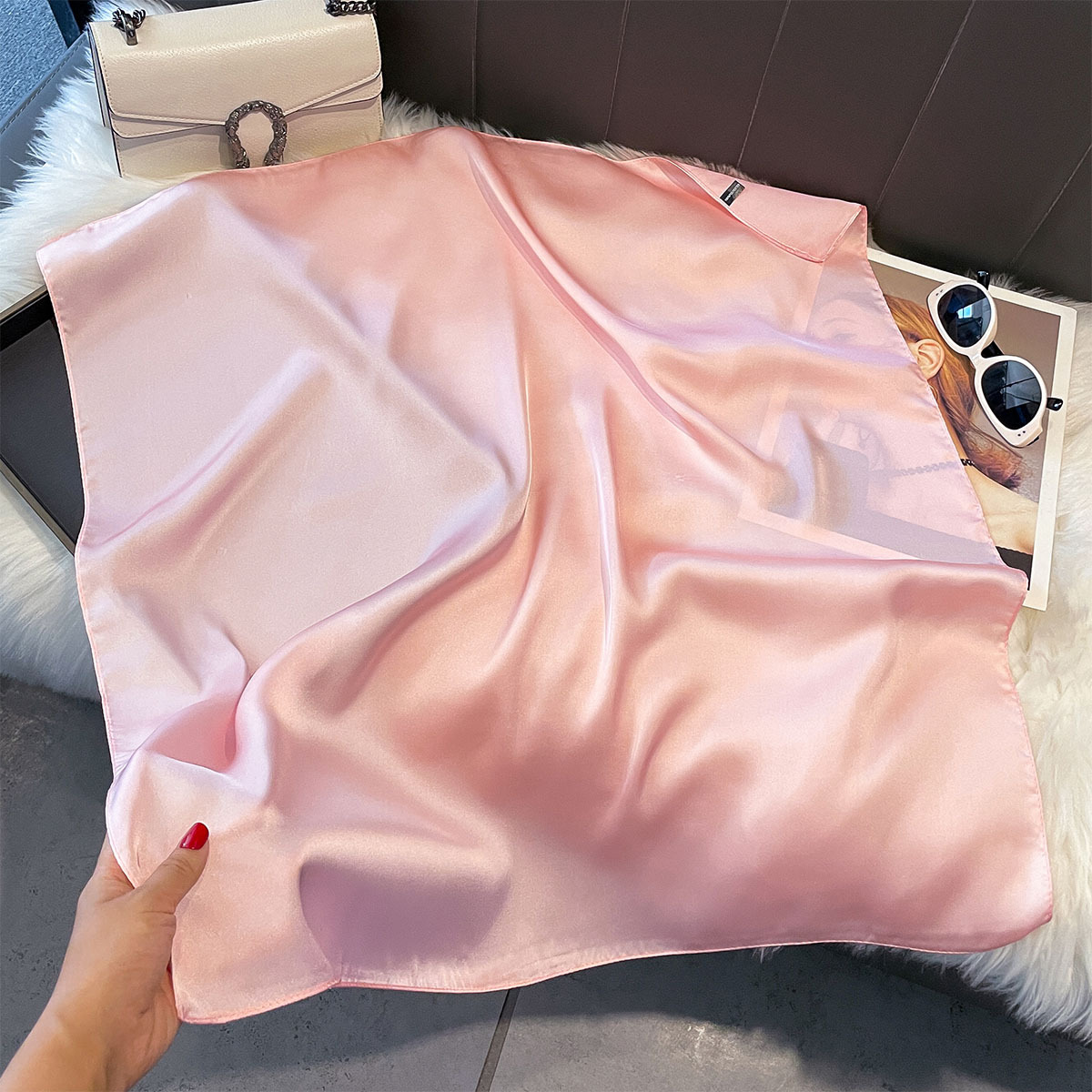 Foulard Hijab Uni 70x70cm pour Femme, Châle Carré en Satin Doux, Bandeau et Accessoire Cheveux pour Dames, Écharpe de Cou