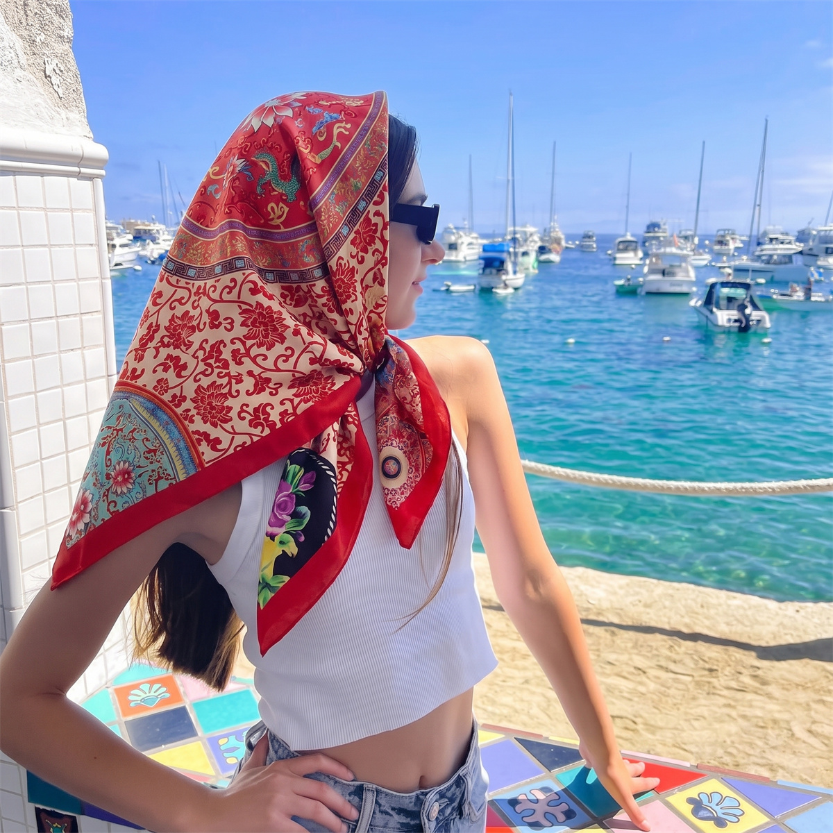 Foulard carré en satin 90 cm pour femmes, imprimé floral rétro coloré, bandana léger, foulard polyvalent, mode de vacances
