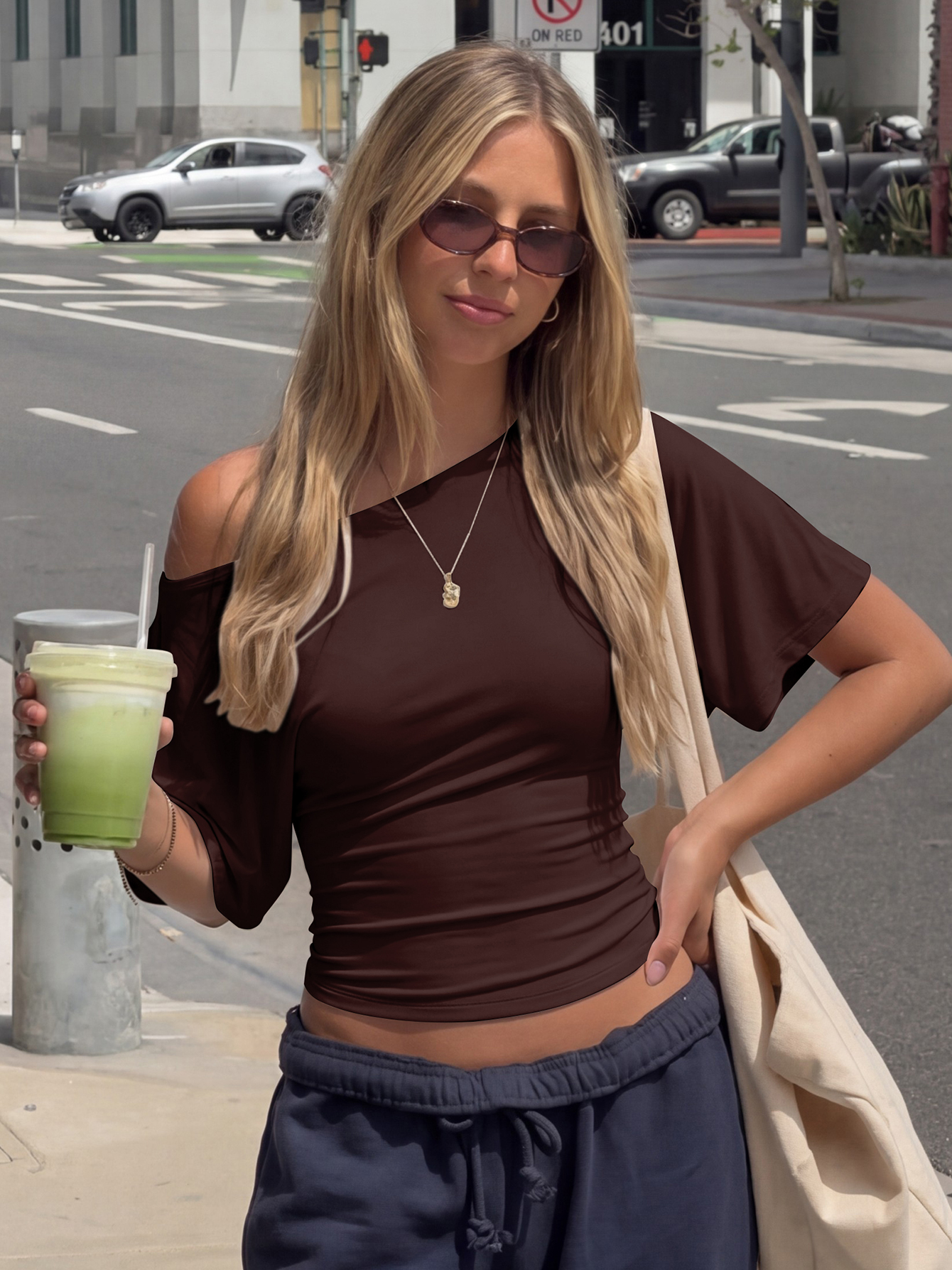 Hugcitar T-shirt court oversize sexy à col asymétrique et manches courtes en dentelle pour femme – Idéal pour l'été, les fêtes et les vacances