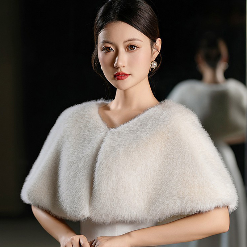 Mode fausse fourrure châle enveloppement femmes fête châle robe de mariée Code luxueux formel fête châle femmes fausse fourrure thermique Cape manteau