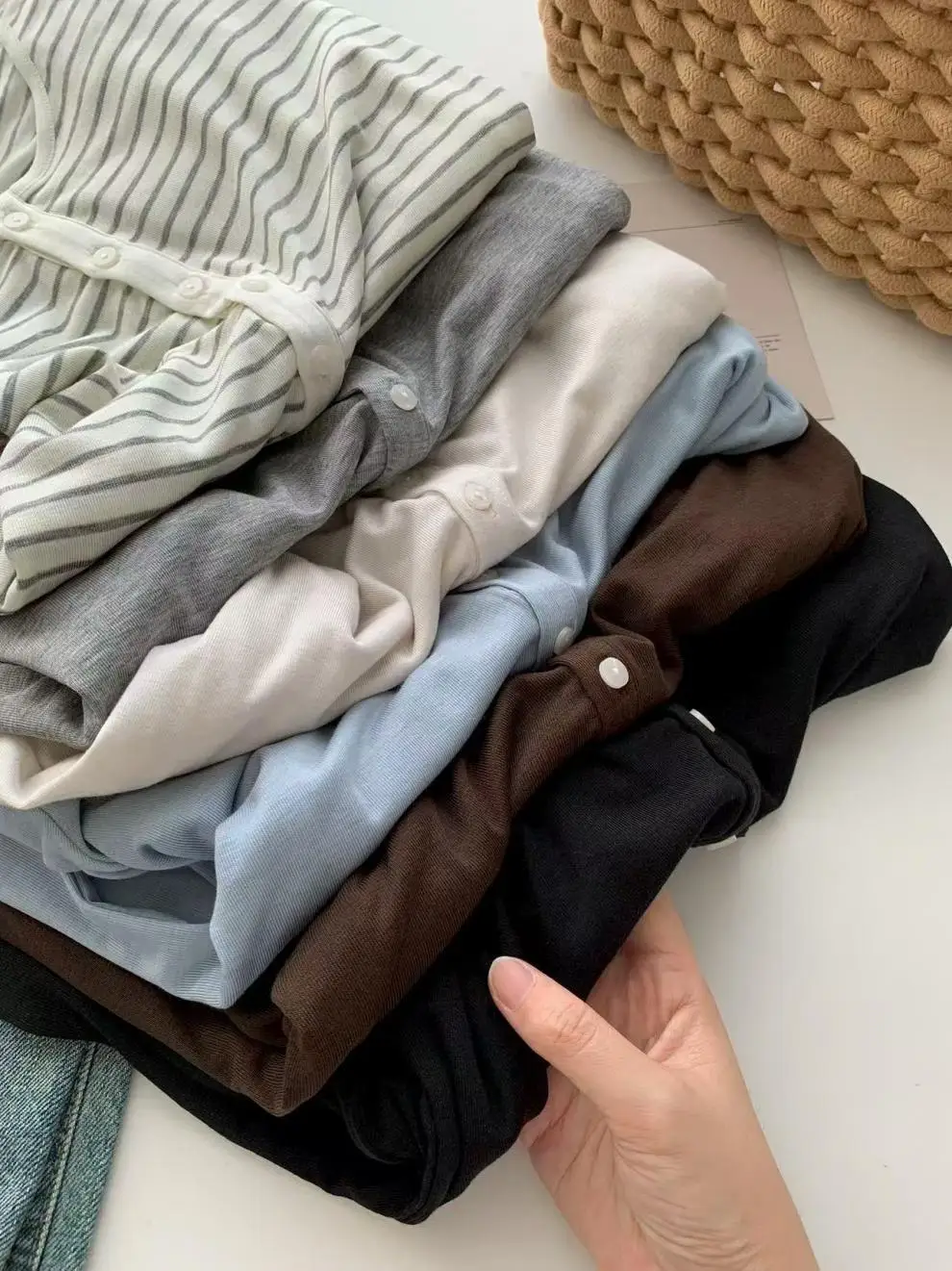 Haut à manches longues en mélange de soie et de laine pour femme, col rond, bordure boutonnée, coupe ajustée, couleur unie, rayé, tricot d'automne et d'hiver