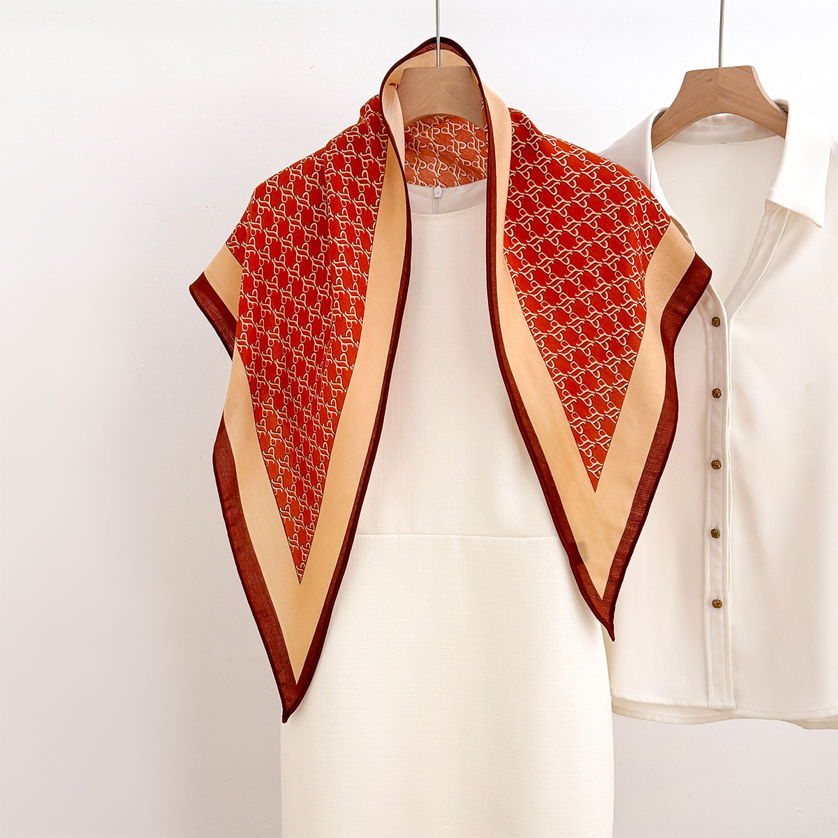 Écharpe carrée imprimée de luxe pour femme, en satin doux imitation soie, foulard, bandana, hijab, châle élégant
