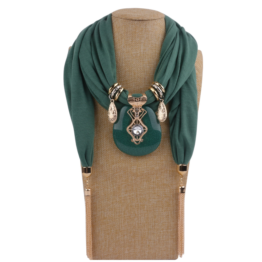 Mode femmes couleur unie gland Wrap écharpe multi-style décoratif bijoux collier pendentif écharpe Hijabs Femme foulards