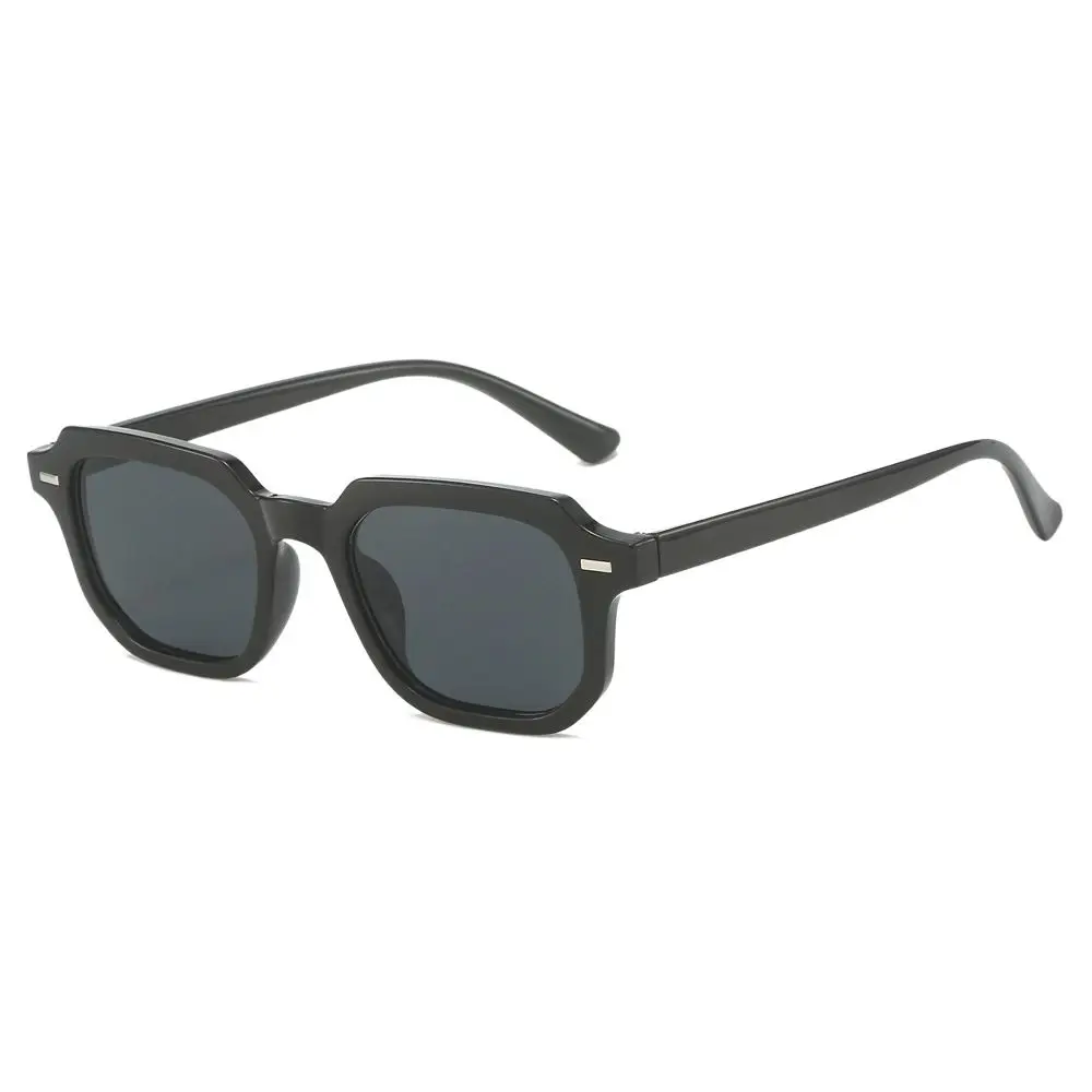 Petites lunettes de soleil carrées à la mode, avec verres multicolores, lunettes tendance adaptées à la conduite et aux voyages, 1 pièce