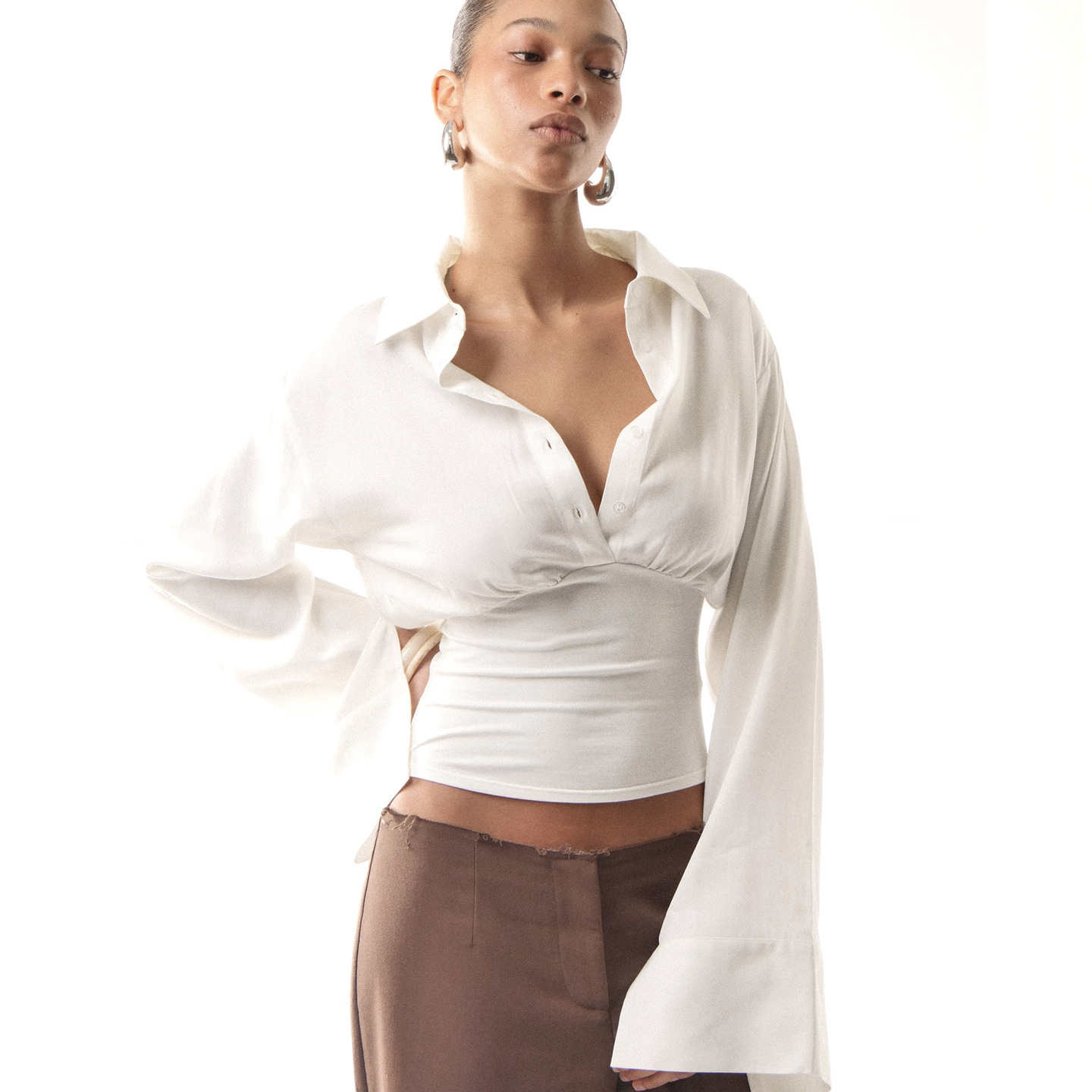 T-shirt élégant à col chemise et boutonnage sur la taille pour femme, nouvelle mode 2026, haut ajusté à manches longues