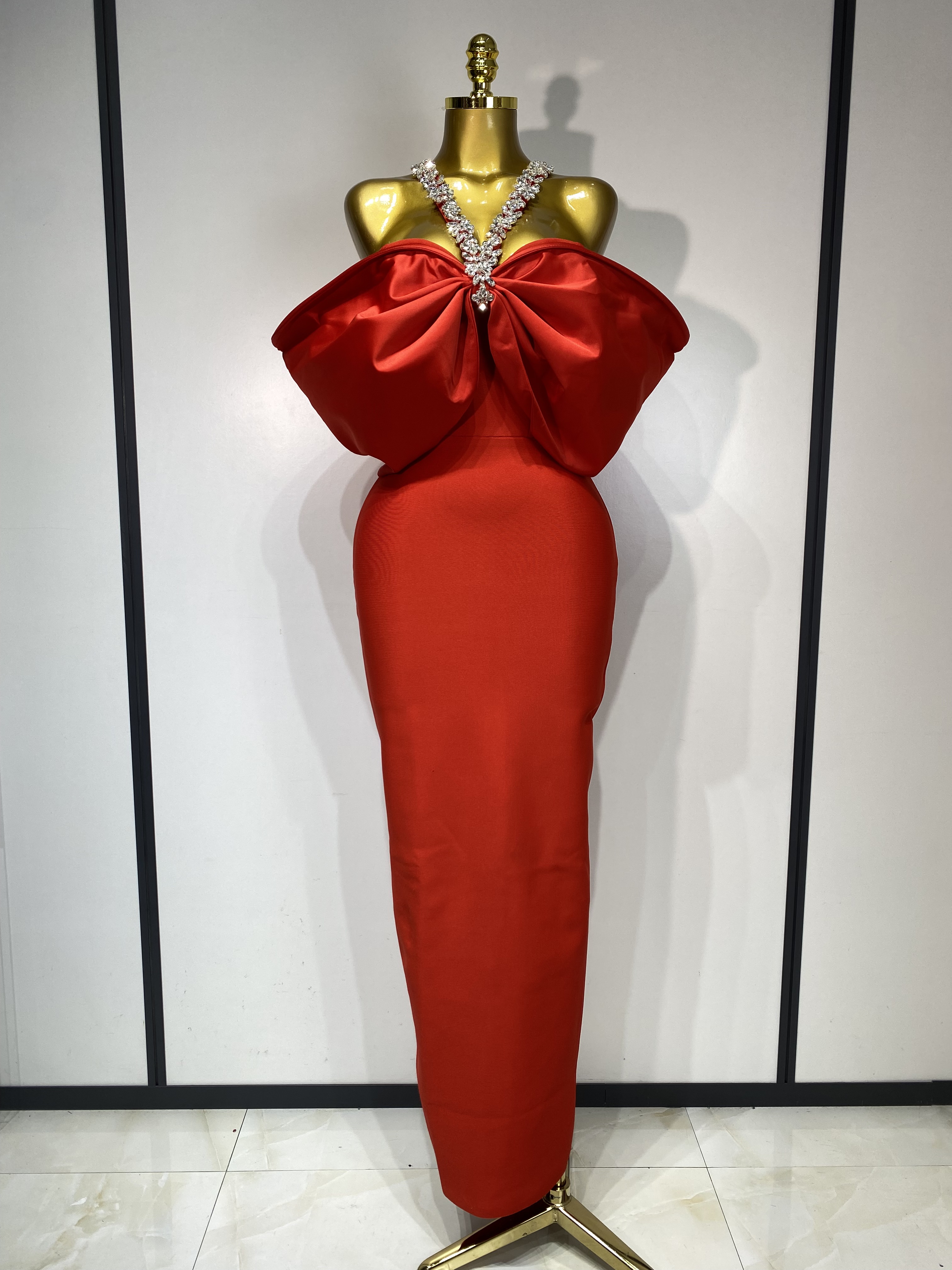 Femmes Sexy élégant licou hors de l'épaule cristal moulante longue robe de pansement discothèque soirée de luxe robe d'anniversaire
