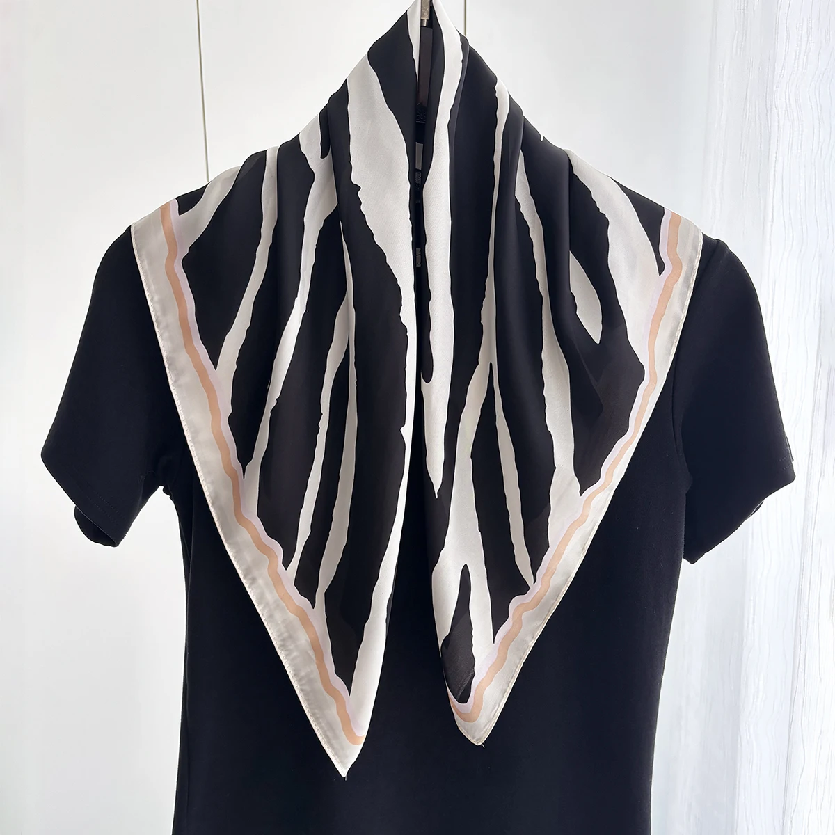 Foulard carré imprimé châle pour femmes, foulard en Satin doux, bandes de cheveux, ruban, bandeau Bandana