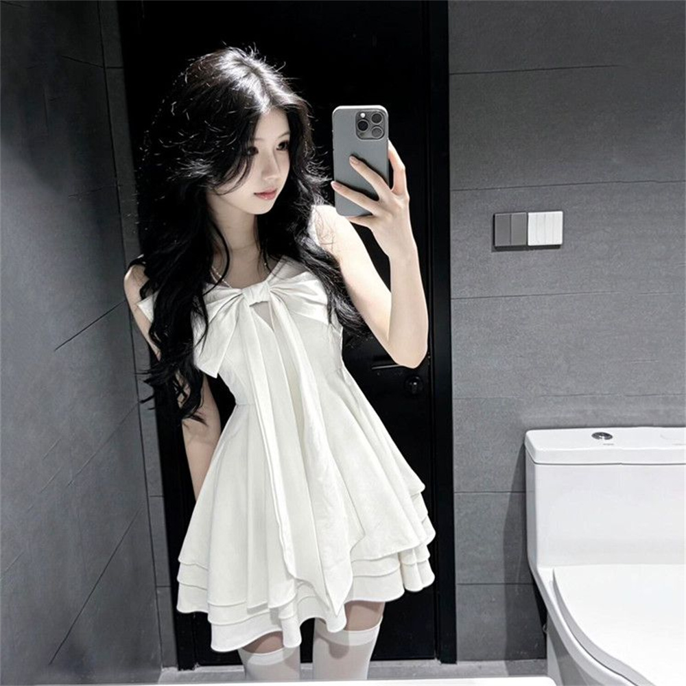 Robe à bretelles de style français pour femme, élégante, blanche, avec nœuds décoratifs, volants superposés, mini-robe mignonne et tendance, style vintage streetwear