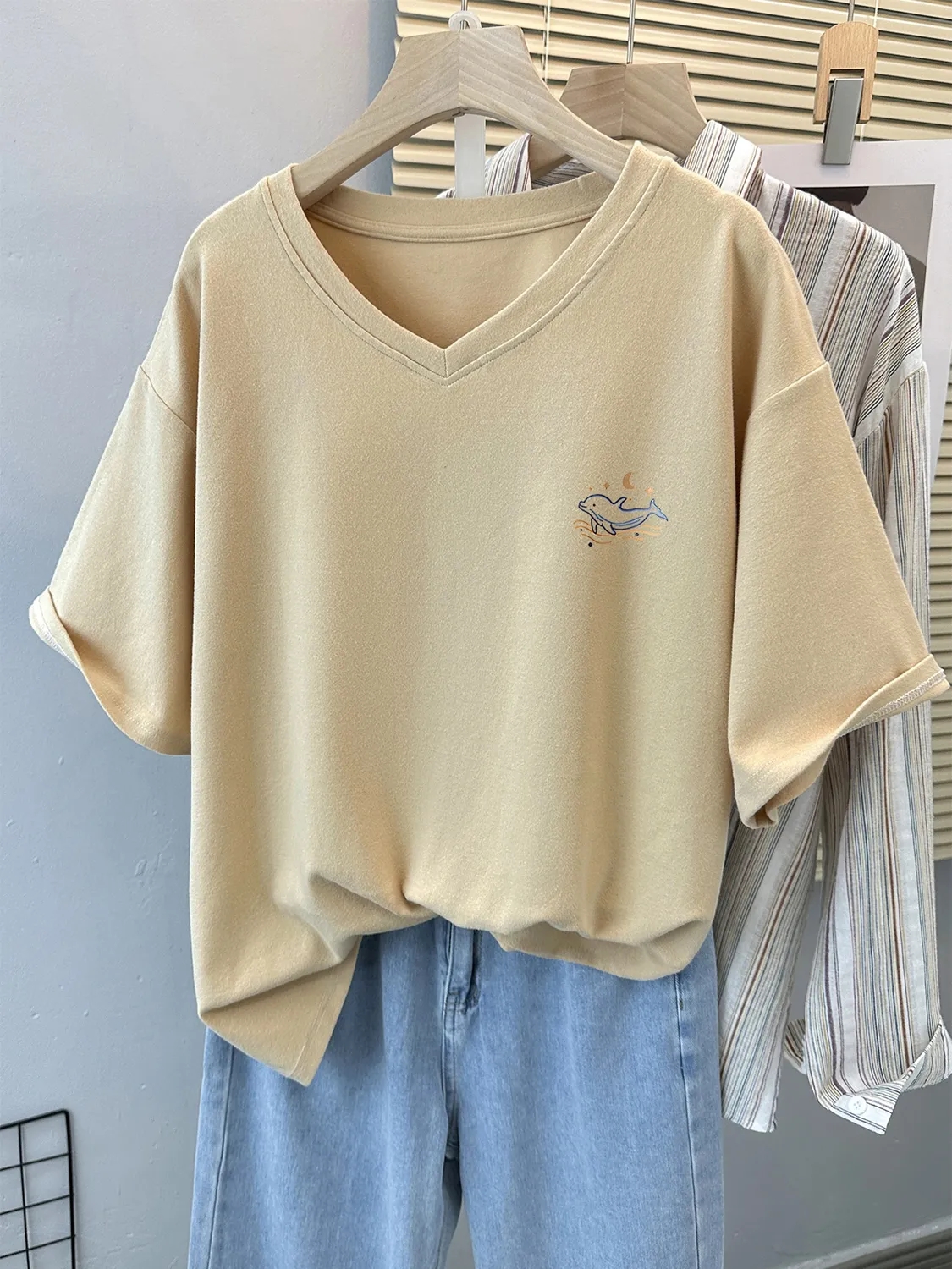 Grande taille 6XL 150KG été femmes dessin animé coton à manches courtes T-shirt col en V montre de sport grande taille T-shirt femme vêtements